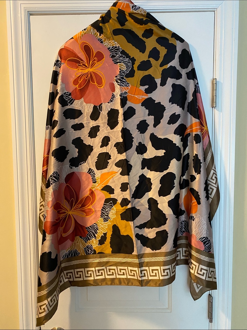 Designer Inspired Large Beautiful Print Scarf Wrap NWOT